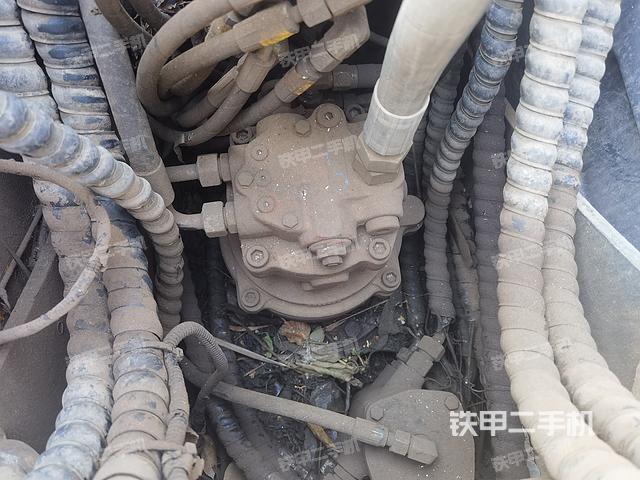 回转马达和主控阀（整机外观）