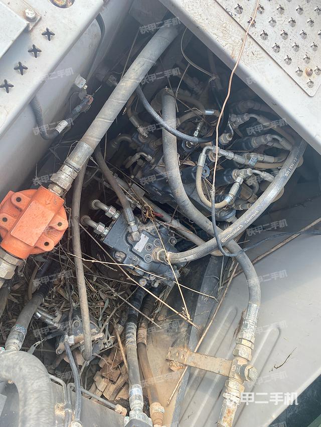 回转马达和主控阀（整机外观）