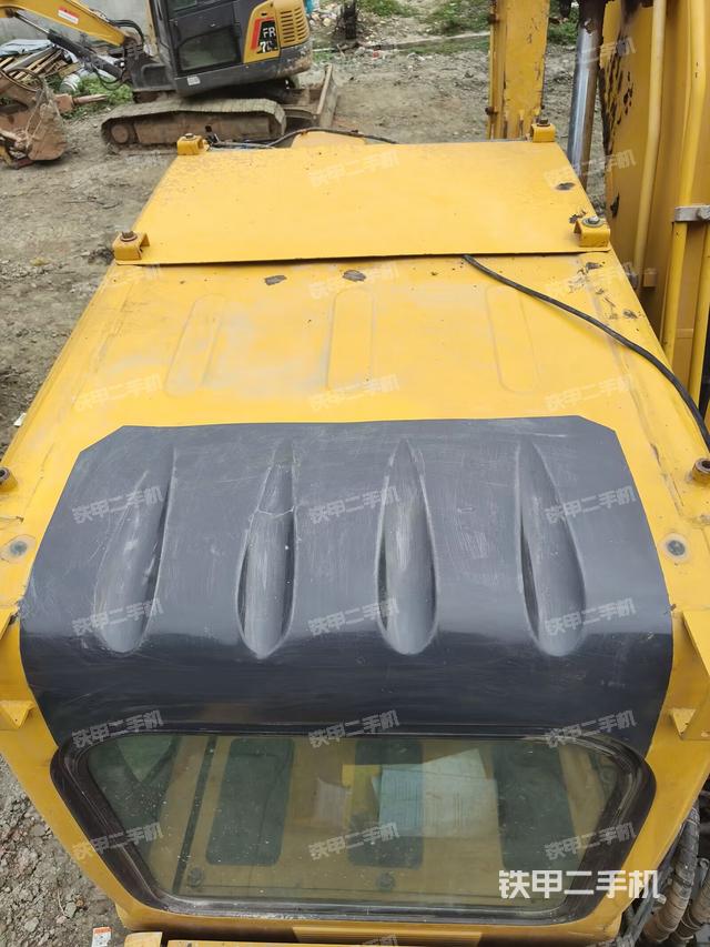 驾驶室顶部（整机外观）