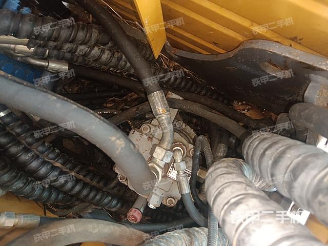 回转马达和主控阀（整机外观）