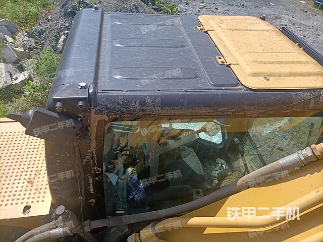 驾驶室顶部（整机外观）