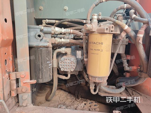 液压泵舱室正面整体（整机外观）