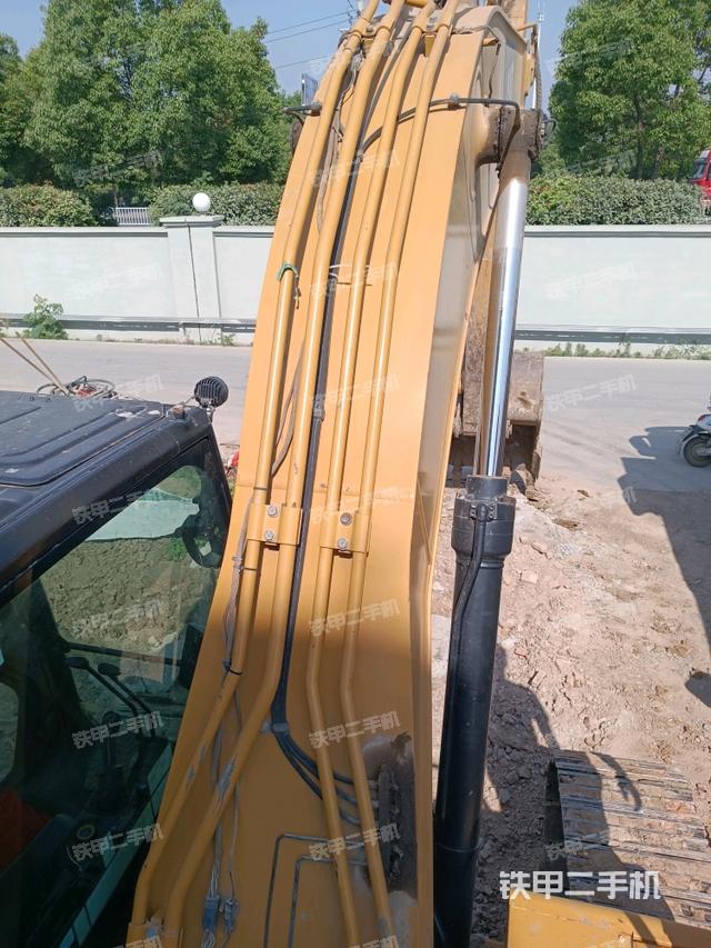 大臂背部俯视（工作和回转装置）