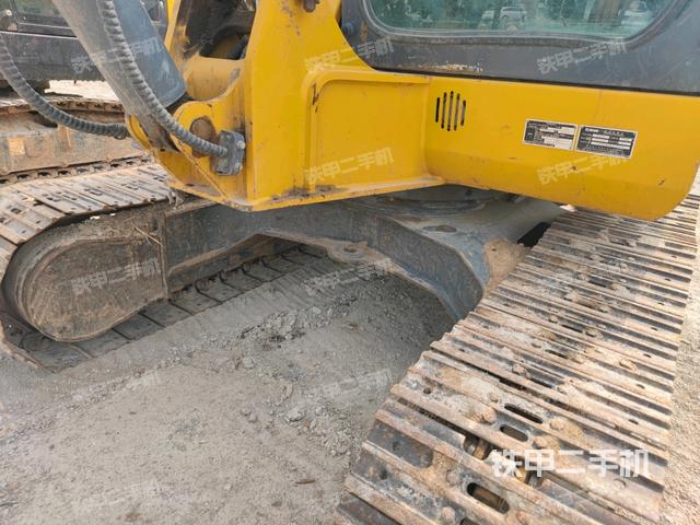 转盘和下车架正前（工作和回转装置）