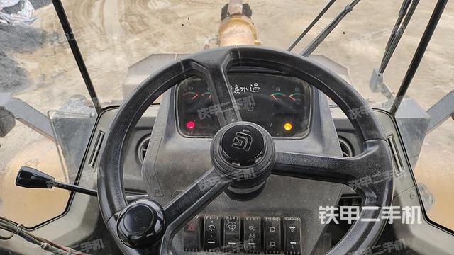 驾驶室操作台（整机外观及大件）