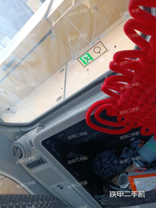 座椅后部（驾驶室部分）