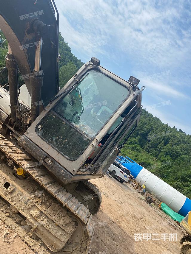 驾驶室顶部（整机外观）