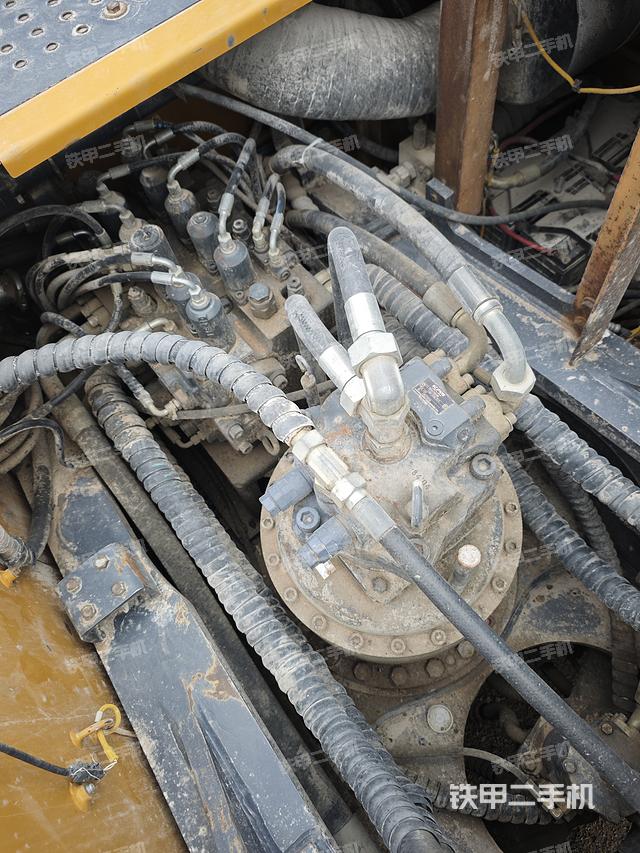 回转马达和主控阀（整机外观）