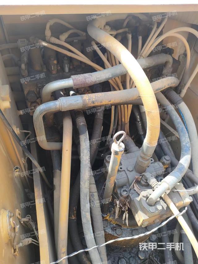 回转马达和主控阀（整机外观）