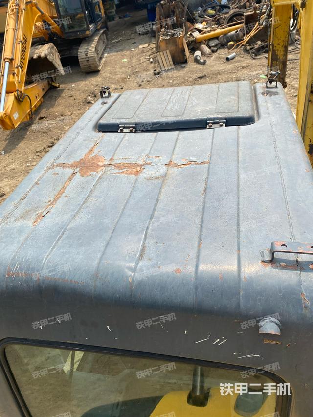 驾驶室顶部（整机外观）