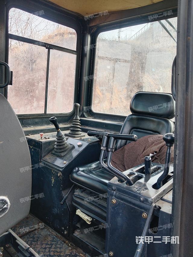 驾驶室操作台（设备外观及核心部件）