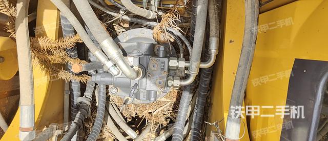 回转马达和主控阀（整机外观）