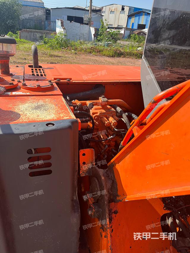 回转马达和主控阀（整机外观）