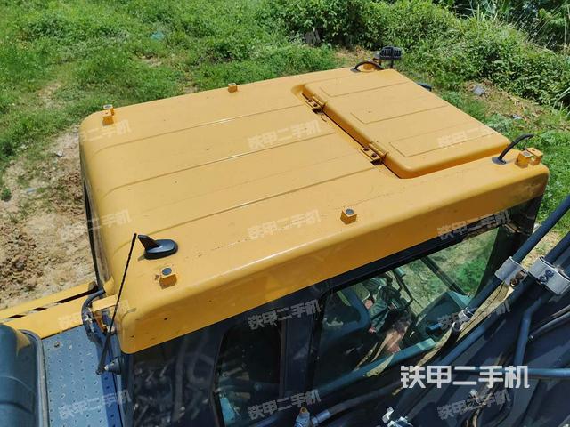 驾驶室顶部（整机外观）