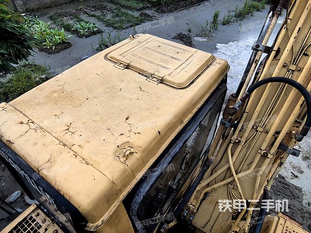 驾驶室顶部（整机外观）