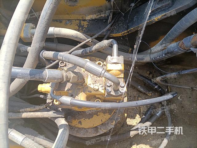 回转马达和主控阀（整机外观）