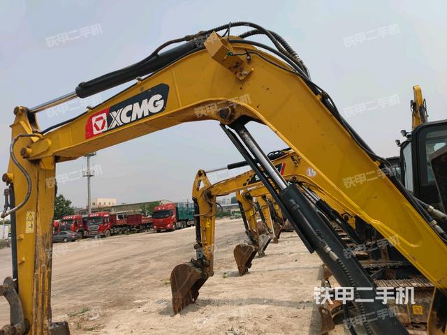 大臂整体 右侧(工作和回转装置) 大臂整体 右侧(工作和回转装置)