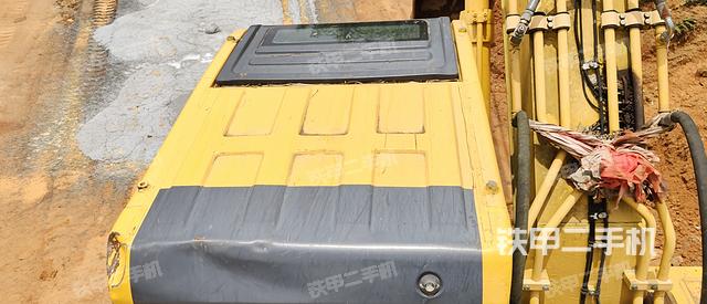 驾驶室顶部（整机外观）