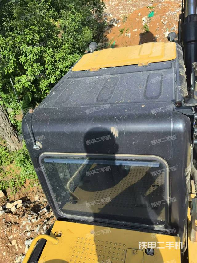 驾驶室顶部（整机外观）