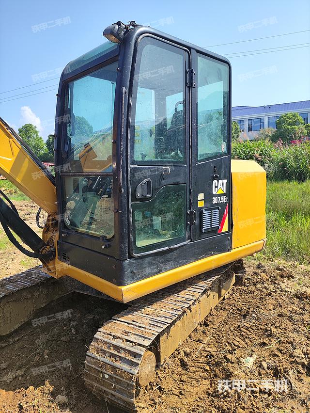 驾驶室顶部（整机外观）