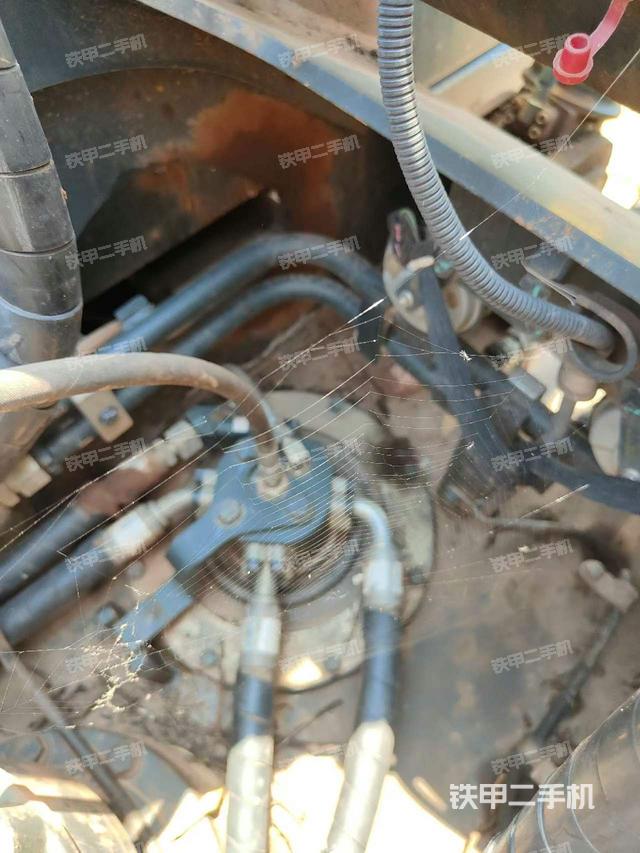 回转马达和主控阀（整机外观）