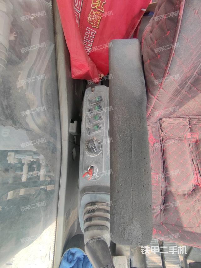 座椅左側(cè)控制臺(tái)/音響/含左手柄（駕駛室部分）