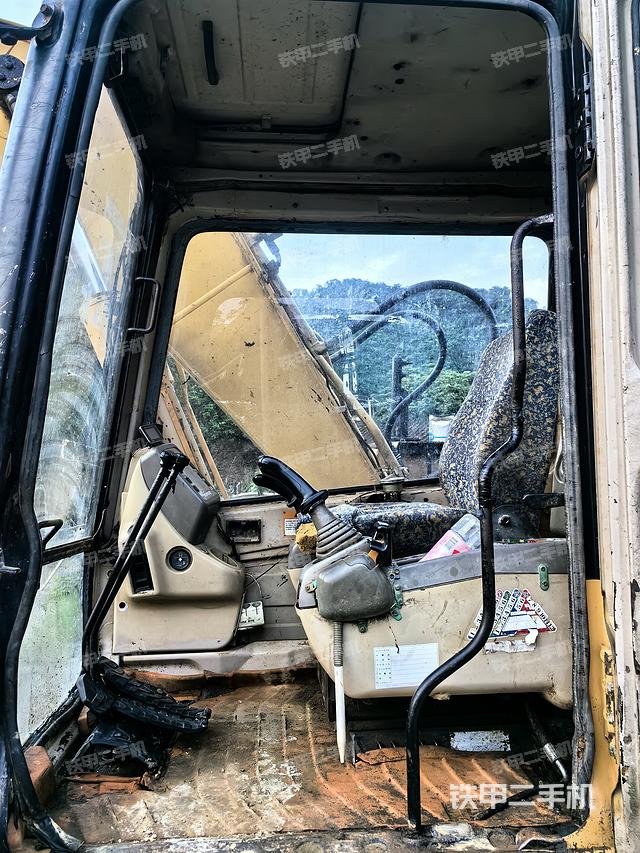 驾驶室整体（整机外观）