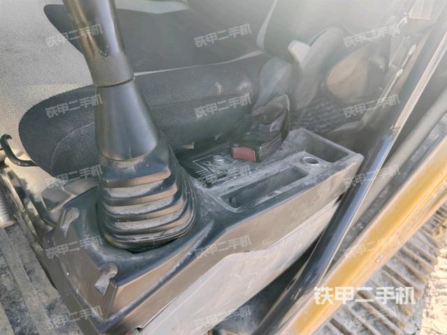 座椅左侧控制台/音响/含左手柄（驾驶室部分）