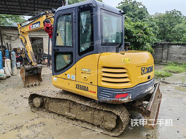 驾驶室顶部（整机外观）