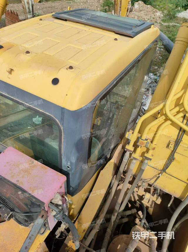 驾驶室顶部（整机外观）