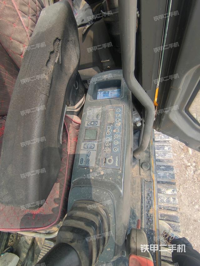 座椅右側(cè)控制臺(tái)/鑰匙門/油門/含右手柄（駕駛室部分）