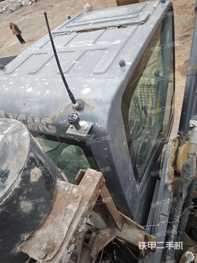 驾驶室顶部（整机外观）