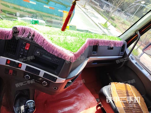 驾驶室操作台（设备外观及核心部件）