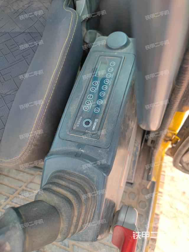 座椅左侧控制台/音响/含左手柄（驾驶室部分）