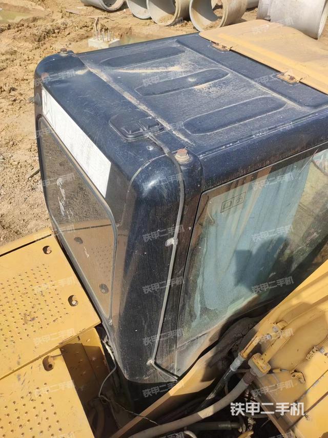 驾驶室顶部（整机外观）