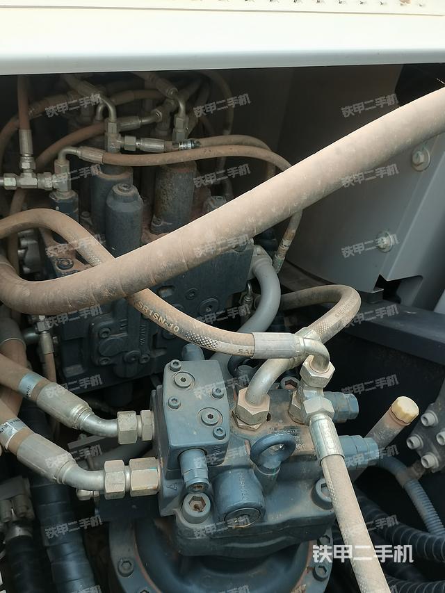 回转马达和主控阀（整机外观）