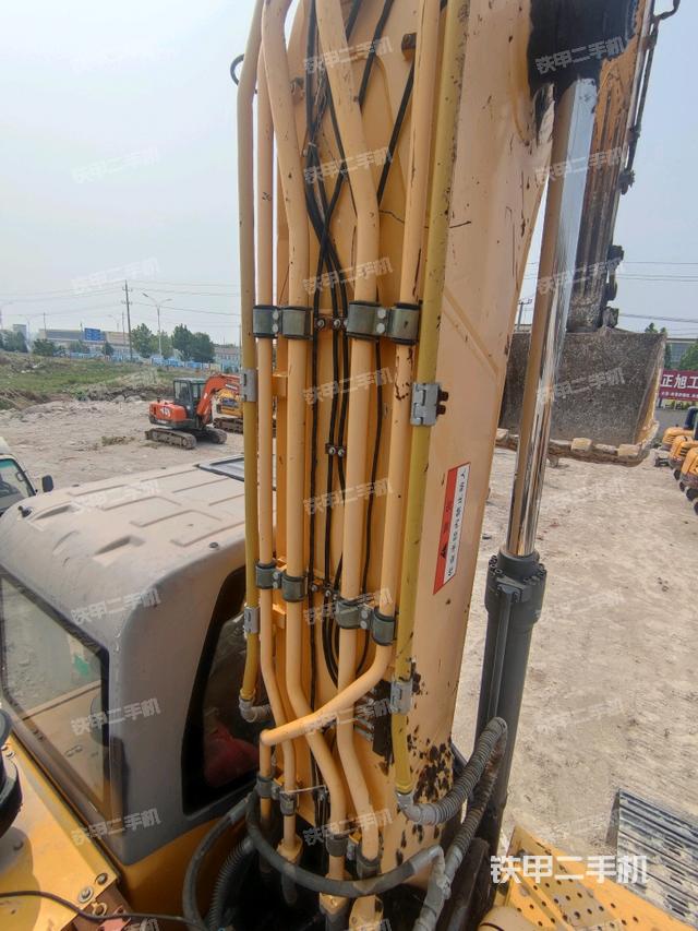 大臂背部俯視（工作和回轉(zhuǎn)裝置）