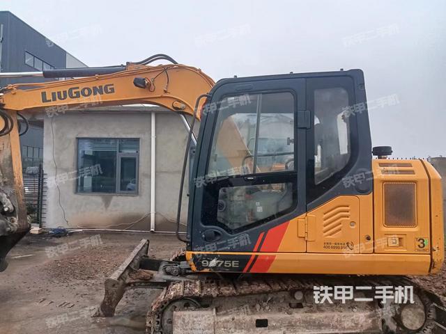 驾驶室顶部（整机外观）