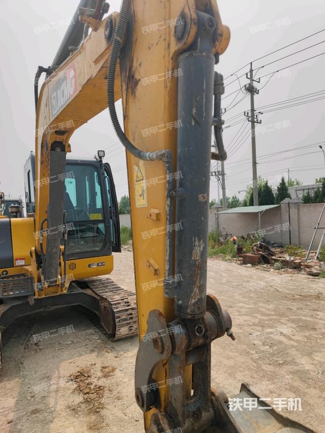 小臂整体左后(工作和回转装置) 小臂整体左后(工作和回转装置)