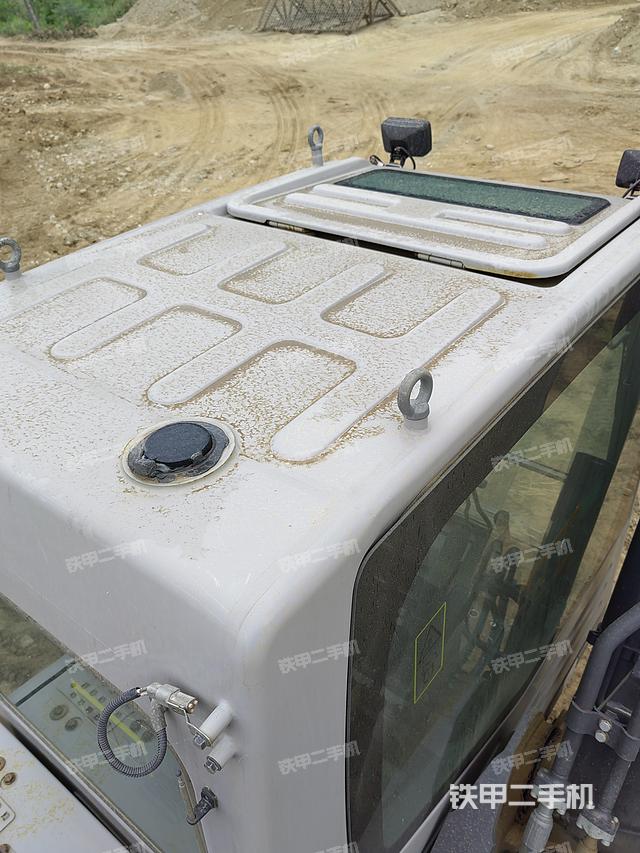 驾驶室顶部（整机外观）