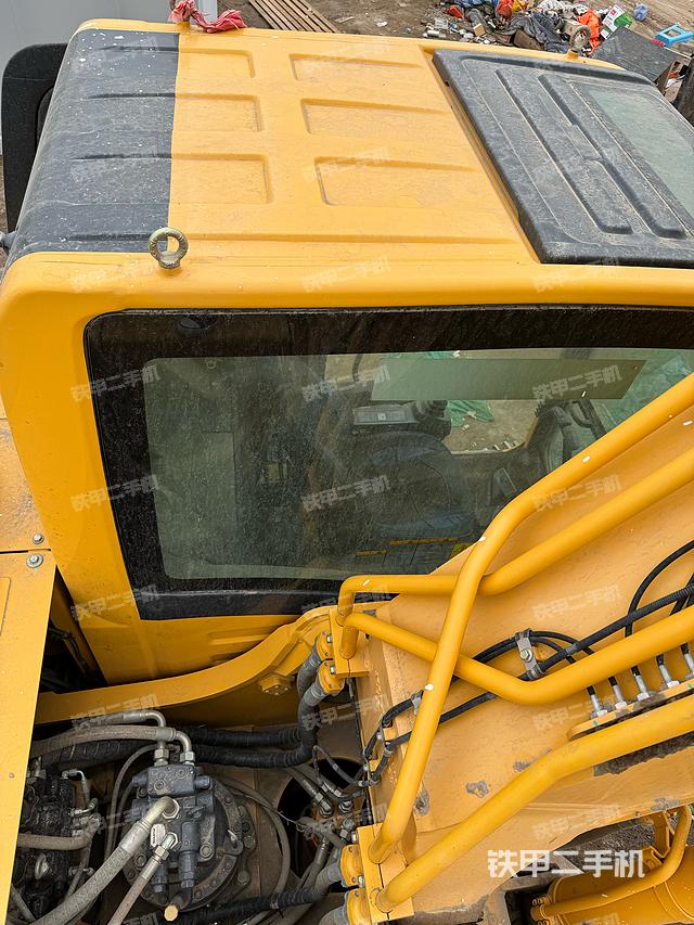 驾驶室顶部（整机外观）