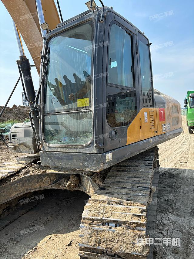 驾驶室整体（整机外观）