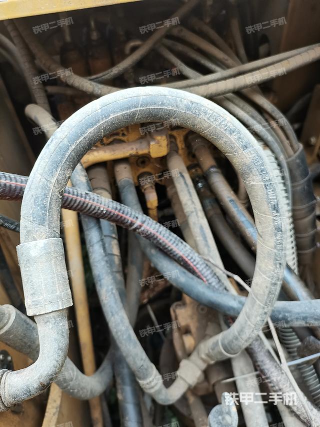 回转马达和主控阀（整机外观）