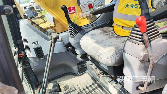 驾驶室整体（整机外观）