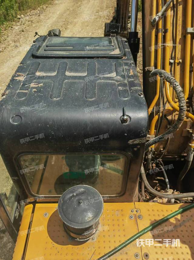 驾驶室顶部（整机外观）