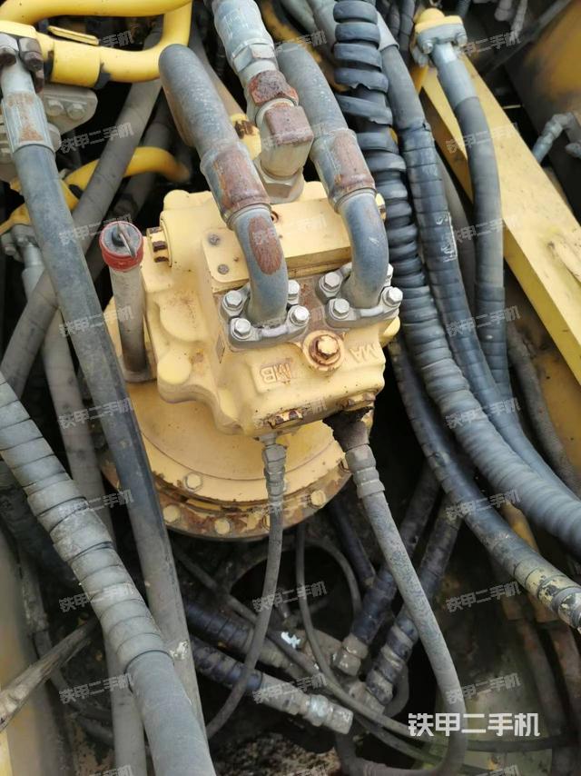 回转马达和主控阀（整机外观）