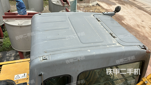 驾驶室顶部（整机外观）