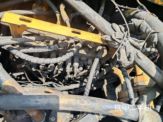 回转马达和主控阀（整机外观）