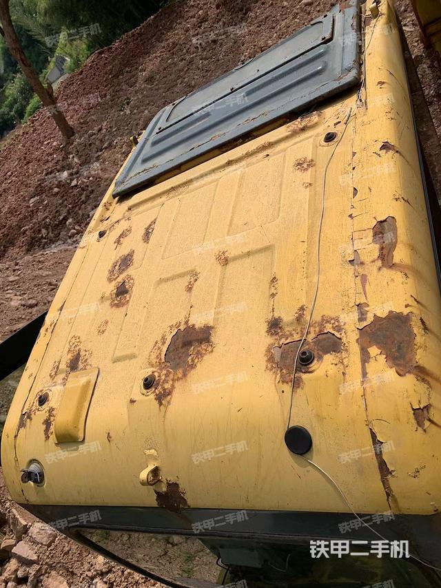 驾驶室顶部（整机外观）