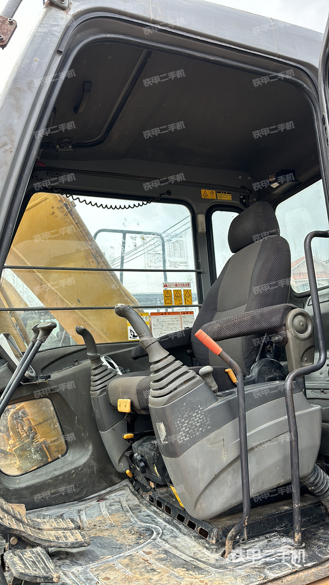 驾驶室整体（整机外观）